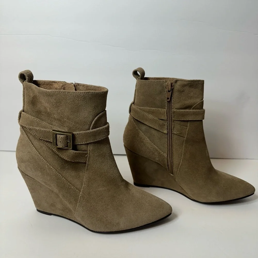 Charles David Women’s Taupe Suede Wedges Size 37 (6.5)